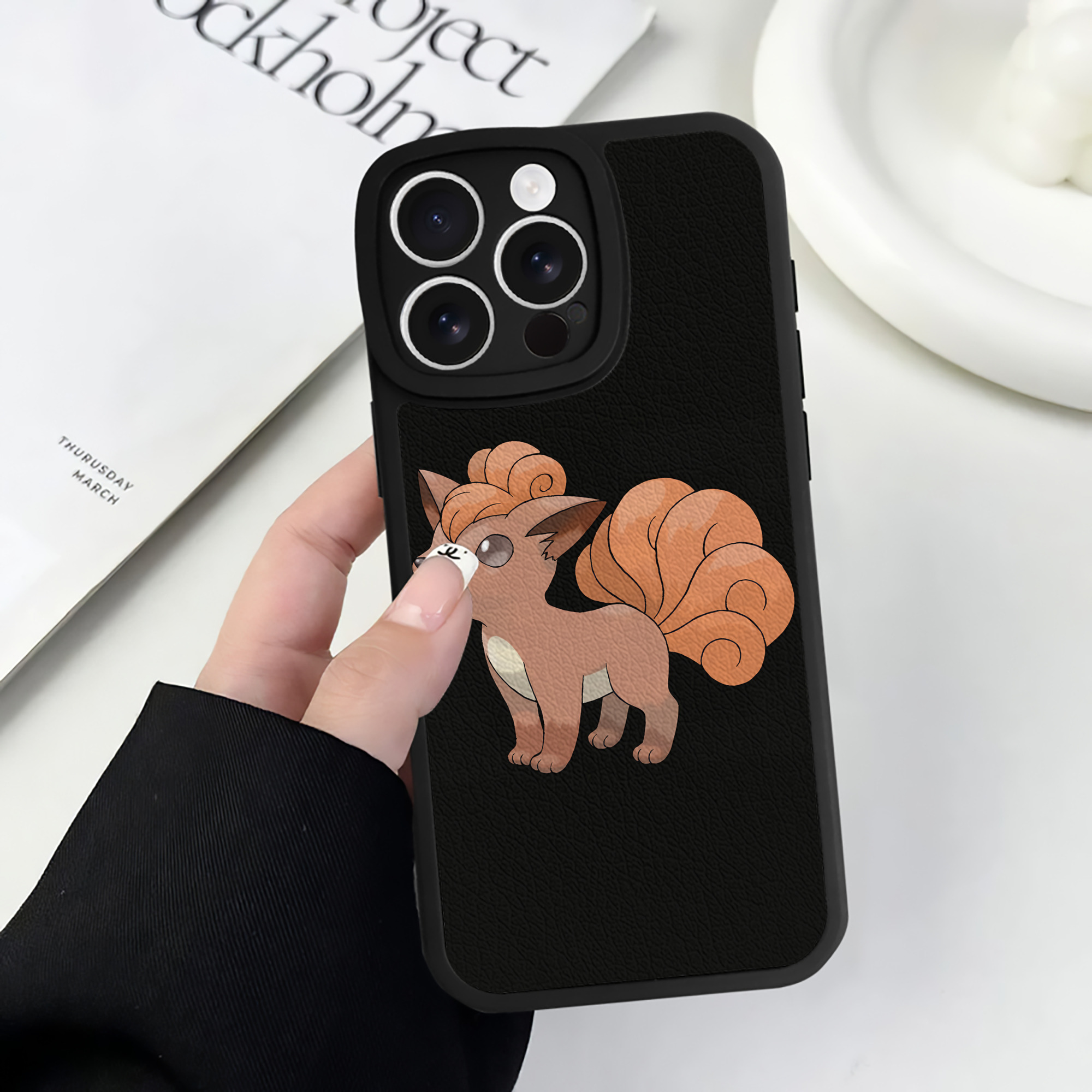 （画像用） ポケットモンスター Pokémon 【iPhone 16シリーズ対応】シリコンスマホケース（レザー調） 材質：シリコン